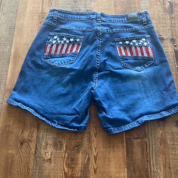 Cute and stretchy Jean shorts. - Picture 2 of 7